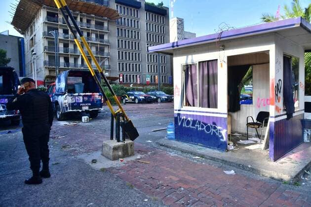 August 17, 2019: EUM20190817SOC05.JPG .CIUDAD DE MEXICO. VandalismVandalismo-Protesta.- 17 de agosto de 2019. Aspectos los actos vandalicos registrados durante la protesta de mujeres en contra de la violencia de genero que se llevo a cabo el viernes 16 de agosto. Foto: Agencia EL UNIVERSALHugo GarciaEELG Copyright: xElxUniversalx