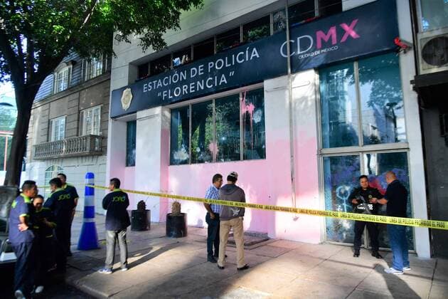 August 17, 2019: EUM20190817SOC07.JPG .CIUDAD DE MEXICO. VandalismVandalismo-Protesta.- 17 de agosto de 2019. Aspectos los actos vandalicos registrados durante la protesta de mujeres en contra de la violencia de genero que se llevo a cabo el viernes 16 de agosto. Foto: Agencia EL UNIVERSALHugo GarciaEELG Copyright: xElxUniversalx