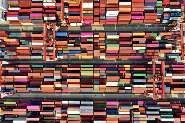News Themen der Woche KW33 News Bilder des Tages SHANGHAI, CHINA - AUGUST 14: Aerial view of containers sitting stacked at Yangshan Deepwater Port, operated by Shanghai International Port ( Group) Co., Ltd. (SIPG), on August 14, 2019 in Shanghai, China.  Copyright: xVCGx CFP111233529396