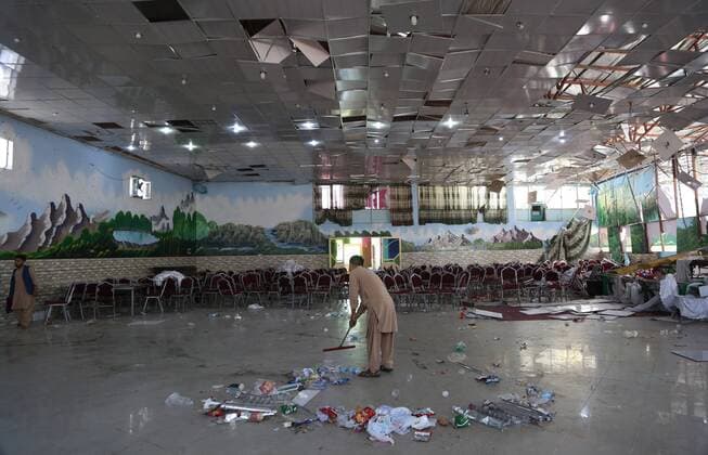 News Themen der Woche KW33 News Bilder des Tages (190818) -- KABUL, Aug. 18, 2019 -- Photo taken on Aug. 18, 2019 shows a blast site inside Shahr-e-Dubai wedding hall in Kabul, capital of Afghanistan. At least 63 people were killed and over 180 others wounded in Saturday night s suicide explosion at a wedding hall in western Kabul, police of the Afghan capital confirmed on Sunday. Rahmatullah Alizadah) AFGHANISTAN-KABUL-WEDDING HALL-EXPLOSION XinhuaxKabul 