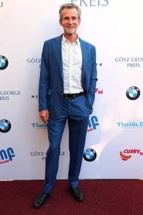 Vergabe GOETZ GEORGE PREIS 2019 Ulrich Matthes am Roten Teppich zur Verleihung vom GOETZ GEORGE PREIS am 19. August 2018 in der Astor Film Lounge. Der dotierte Preis soll an dieses Lebenswerk von Goetz George erinnern. Berlin Charlottenburg Berlin Deutschland
