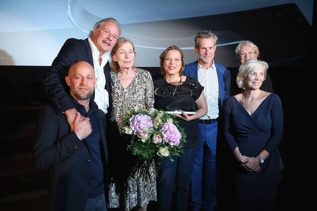 Entertainment Bilder des Tages Vergabe GOETZ GEORGE PREIS 2019 Preisträgerin Margit Carstensen (2.v.r.) mit Juergen Vogel, Marika George, Leander Haußmann, Tanja George und Ulrich Matthes (v.l.). auf der Verleihung vom GOETZ GEORGE PREIS am 19. August 2018 in der Astor Film Lounge. Der dotierte Preis soll an dieses Lebenswerk von Goetz George erinnern. Berlin Charlottenburg Berlin Deutschland