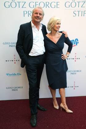 Vergabe GOETZ GEORGE PREIS 2019 Marika George und Leander Haussmann am Roten Teppich zur Verleihung vom GOETZ GEORGE PREIS am 19. August 2018 in der Astor Film Lounge. Der dotierte Preis soll an dieses Lebenswerk von Goetz George erinnern. Berlin Charlottenburg Berlin Deutschland