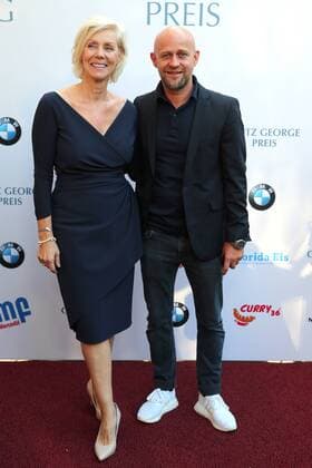 Vergabe GOETZ GEORGE PREIS 2019 Marika George und Juergen Vogel am Roten Teppich zur Verleihung vom GOETZ GEORGE PREIS am 19. August 2018 in der Astor Film Lounge. Der dotierte Preis soll an dieses Lebenswerk von Goetz George erinnern. Berlin Charlottenburg Berlin Deutschland