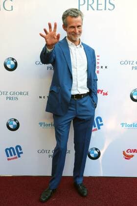 Vergabe GOETZ GEORGE PREIS 2019 Ulrich Matthes am Roten Teppich zur Verleihung vom GOETZ GEORGE PREIS am 19. August 2018 in der Astor Film Lounge. Der dotierte Preis soll an dieses Lebenswerk von Goetz George erinnern. Berlin Charlottenburg Berlin Deutschland