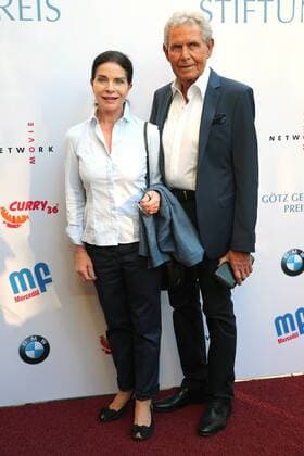 Vergabe GOETZ GEORGE PREIS 2019 Gudrun Landgrebe mit ihrem Mann Ulrich von Nathusius am Roten Teppich zur Verleihung vom GOETZ GEORGE PREIS am 19. August 2018 in der Astor Film Lounge. Der dotierte Preis soll an dieses Lebenswerk von Goetz George erinnern. Berlin Charlottenburg Berlin Deutschland