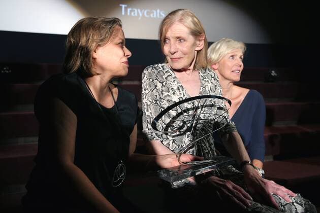 Vergabe GOETZ GEORGE PREIS 2019 Preisträgerin Margit Carstensen mit Marika George und Tanja George auf der Verleihung vom GOETZ GEORGE PREIS am 19. August 2018 in der Astor Film Lounge. Der dotierte Preis soll an dieses Lebenswerk von Goetz George erinnern. Berlin Charlottenburg Berlin Deutschland