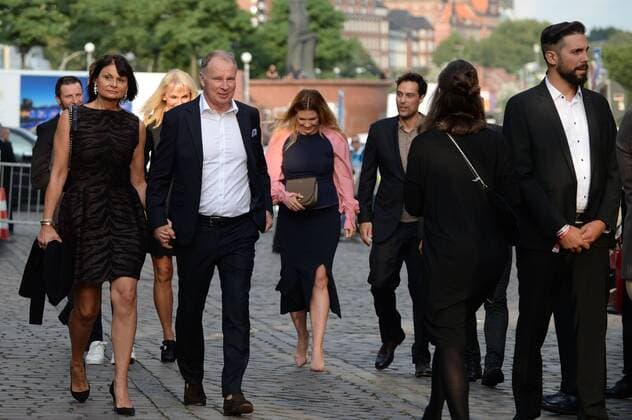 Hamburg, der 19.08.2019 Stefan Reuter und seine Ehefrau Birgit Reuter auf dem Weg zur Verleihung des Sport Bild Awards 2019 in Hamburg. Die feierliche Gala fand im der Fischauktionshalle statt. Prominente Gäste beim Sportbild Award 2019 in Hamburg, Hamburg-St. Pauli Hamburg Deutschland