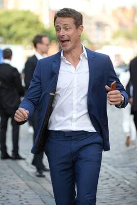 Hamburg, der 19.08.2019 Moderator Alexander Bommes auf dem Weg zur Verleihung des Sport Bild Awards 2019 in Hamburg. Die feierliche Gala fand im der Fischauktionshalle statt. Prominente Gäste beim Sportbild Award 2019 in Hamburg, Hamburg-St. Pauli Hamburg Deutschland