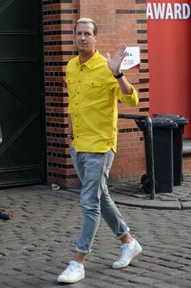 Hamburg, der 19.08.2019 Handballer Pascal Hens auf dem Weg zur Verleihung des Sport Bild Awards 2019 in Hamburg. Die feierliche Gala fand im der Fischauktionshalle statt. Prominente Gäste beim Sportbild Award 2019 in Hamburg, Hamburg-St. Pauli Hamburg Deutschland