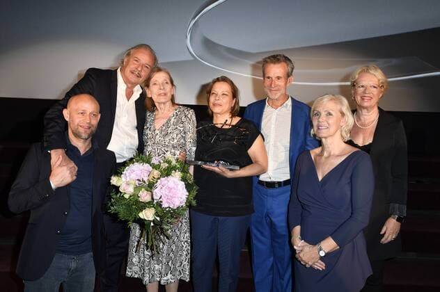 Jürgen Vogel, Leander Haußmann, Margit Carstensen, Tanja George, Ulrich Matthes, Marika Ullrich und Christiane Waldbauer bei der Verleihung des Götz George Preises 2019 in der Astor Film Lounge. Berlin, 19.08.2019
