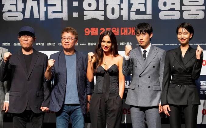 Megan Fox and Kwak Kyung-Taek, August 21, 2019 : Hollywood star Megan Fox (C) and South Korean film director Kwak Kyung-Taek (2nd L) attend a showcase for new movie Battle of Jangsari at a theater in Seoul, South Korea. The Korean movie tells the story of a group of 772 South Korean student soldiers who fought against North Korea during the 1950-53 Korean War. It will hit local Korean screens on September 25.  (110211261)