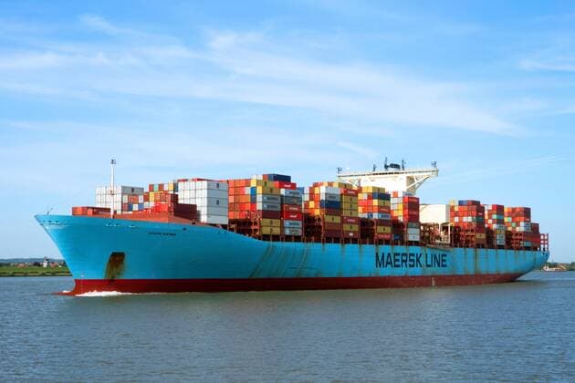 Containerriese Eugen Maersk auf der Unterelbe container ship Eugen Maersk on river Elbe McPBAS