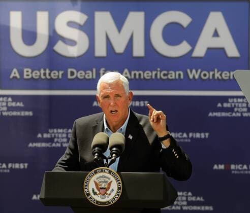 August 21, 2019, Artesia, NM, USA: Vice President Mike .Pence speaks to the crowd of over 500 supports at Elite Well Services in Artesia, NM. Wednesday, Aug. 21, 2019. Artesia USA - ZUMAab1_ 20190821_zaf_ab1_014 Copyright: xJimxThompsonx