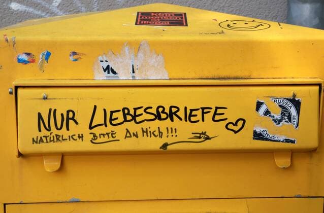 15.06 2019 Nur Liebesbriefe, natürlich nur für mich lautet die erwartungsvolle Aufschrift auf einem Briefkasten der Post.