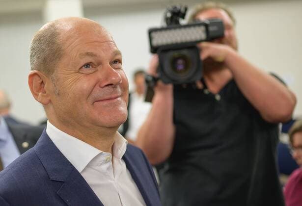 Potsdam Landeshauptstadt Brandenburg 21.8.2019 Villa Bergmann Berliner Strasse Öffentliche Diskussionsveranstaltung Olaf SCHOLZ zu Gast bei Klara GEYWITZ Olaf SCHOLZ SPD Bundesminister für Finanzen copyright camera4 Eberhard Thonfeld
