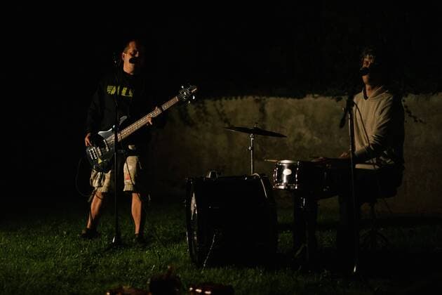 22.8.2019 - Nächtliches Punk-konzert vor Polizeiunterkunft - G7 in Biarritz - Vom 24. bis zum 26. August findet im südfranzösischen Biarritz, der jährlich ausgerichtete G7 Gipfel statt. Im kleinen Ort Ustaritz spielte eine Punkband vor der Unterkunft eingesetzter Polizeibeamter, um diese um den Schlaf zu bringen. Copyright: xMichaelxTrammerx