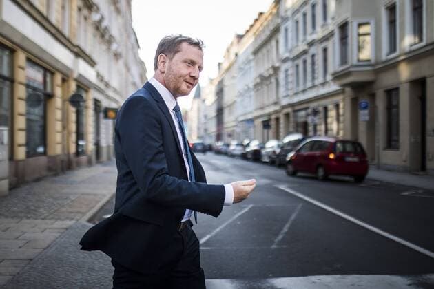Michael Kretschmer, CDU-Spitzenkandidat fuer die Landtagswahl in Sachsen, laeuft zum Wahlforum in Goerlitz, 22.08.2019. Goerlitz Deutschland