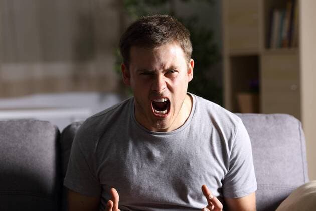 Furious man shouting at camera ,model released, Symbolfoto  Copyright: xAntonioGuillemx Panthermedia26591702