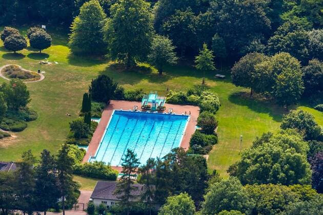 Luftbild, Underberg Freibad, Schwimmbad, Rheinberg, Niederrhein, Nordrhein-Westfalen, Deutschland !ACHTUNGxMINDESTHONORARx60xEURO!