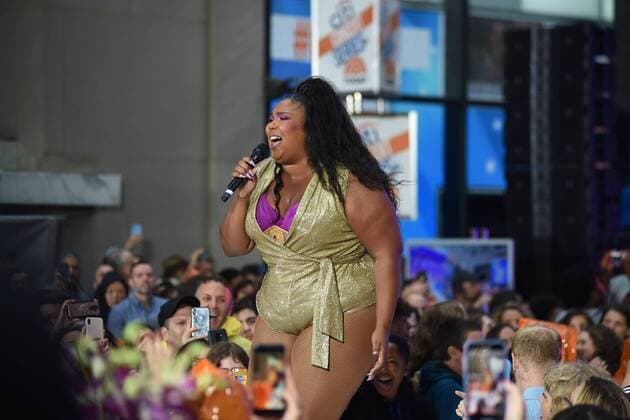 Berühmte Feministinnen, Lizzo Entertainment Bilder des Tages August 23, 2019, New York, NY, USA: August 23, 2019 New York City..Lizzo performing on NBC s Today Show at Rockefeller Plaza on August 23, 2019 in New York City. New York USA  - ZUMAny1_ 20190823_zaf_ny1_060 Copyright: xKristinxCallahanx