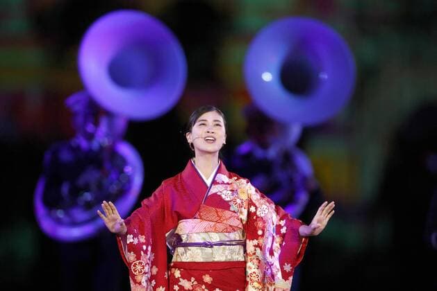 Russland, MilitÃ¤rmusik-Festival in Moskau MOSCOW, RUSSIA - AUGUST 23, 2019: A singer of the Central Band of the Japan Ground Self-Defense Force performs during the opening ceremony of the 12th Spasskaya Tower International Military Music Festival in Red Square. Artyom Geodakyan TASS  TS0B797B