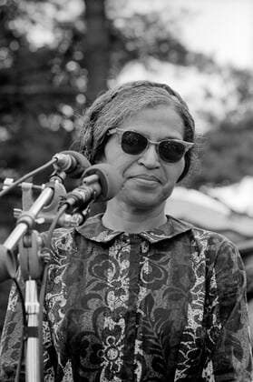 IMAGO History, U.S. Bürgerrechtsbewegung: 1954-1968 Rosa Parks Speaking at Rally Near Washington Monument Held as Part of Poor People s Campaign, Washington DC, USA, Warren K. Leffler, June 19, 1968  Copyright: xCircaxImagesx ghi-circa06243