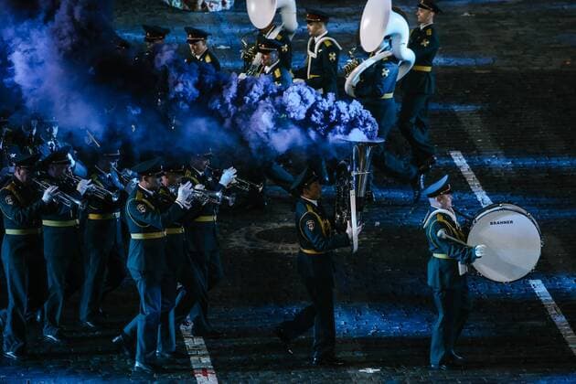 Russland, Militärmusik-Festival in Moskau (190824) -- MOSCOW, Aug. 24, 2019 -- Members of a band from Russia perform during the opening day of Spasskaya Tower International Military Music Festival in Moscow, Russia, on Aug. 23, 2019. The annual military music festival opened on Friday on the Red Square in Moscow, and will run until September 1. Evgeny Sinitsyn) RUSSIA-MOSCOW-MILITARY MUSIC FESTIVAL-OPENING BaixXueqi 