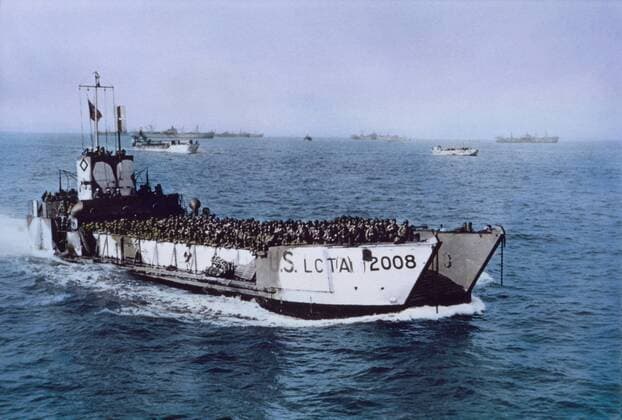 U.S. LCT(A) 2008 Navy Ship Loaded with U.S. Troops Heading toward Beachhead during Invasion of Normandy, Normandy, France, June 7, 1944  Copyright: xJTxVintagex jtv011704