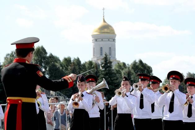 MOSCOW, RUSSIA - AUGUST 24, 2019: Massed band musicians of Moscow s secondary school No 1770 perform on the Poklonnaya Hill at the festival of children s wind bands as part of the 2019 Spasskaya Tower International Military Music Festival. Mikhail Tereshchenko TASS  TS0B7A1C