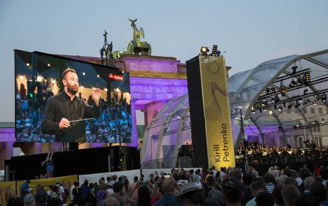 Open Air Konzert mit der 9. Symphonie von Beethoven mit der neuen Chefdirigent der Berliner Philharmoniker Kirill Petrenko vor dem Brandenburger Tor in Berlin am 24. August 2019. Open Air Konzert mit Kirill Petrenko am Brandenburger Tor