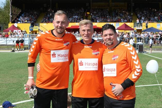 Hamburg Patrik Borger Uli Stein Tim Melzer beim Charity Fußball Veranstaltung Kicken mit Herz auf dem Sportplatz SC Victoria Hoheluft Stadion in Hamburg am 25.8.2019