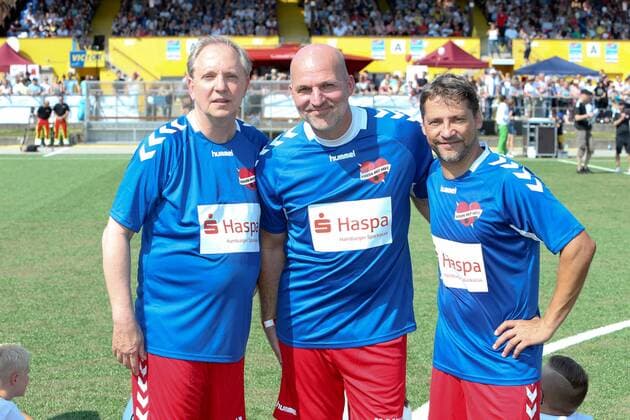 Hamburg Olli Dittrich Stefan Schnoor Patrick Bach beim Charity Fußball Veranstaltung Kicken mit Herz auf dem Sportplatz SC Victoria Hoheluft Stadion in Hamburg am 25.8.2019