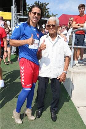 Hamburg Jorge Gonzalez mit Vater Gudelio bei der Charity Veranstaltung Kicken mit Herz auf dem Sportplatz SC Victoria Hoheluft Stadion in Hamburg am 25.8.2019