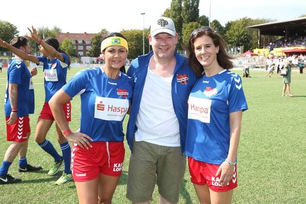 Hamburg Cintia Valsgaard Stefan Orth und Katja Suding beim Charity Fußball Veranstaltung Kicken mit Herz auf dem Sportplatz SC Victoria Hoheluft Stadion in Hamburg am 25.8.2019