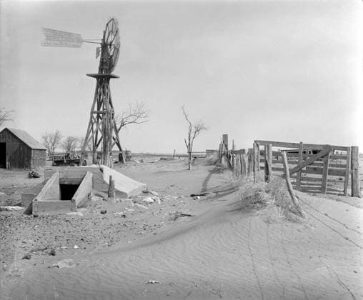 Drifting Soil in Farmyard, Hartley County, Texas, USA, Arthur Rothstein, Farm Security Administration, April 1936  Copyright: xCircaxImagesx ghi-circa05035