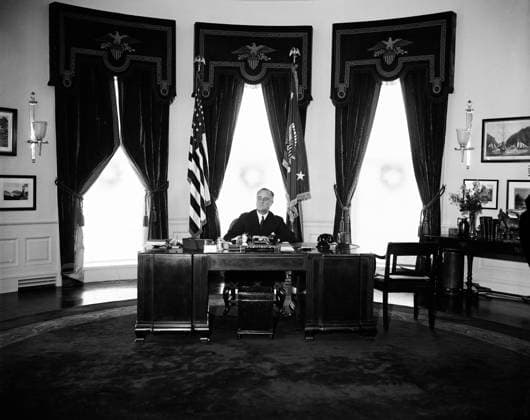 U.S. President Franklin Roosevelt at his Desk Oval Office White House Washington DC USA Harris & Ewing December 31 1934  Copyright: xCircaxImagesx ghi-circa05645