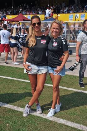 Yasmina Filali und Nova Meierhenrich. Benefiz-Fußballspiel KICKEN MIT HERZ, das Duell Promis gegen Ärzte für den guten Zweck im Stadion Hoheluft (SC Victoria Hamburg). Hamburg, 25.08.2019 Bitte Bildunterschrift : IMAGO Michael Wigglesworth