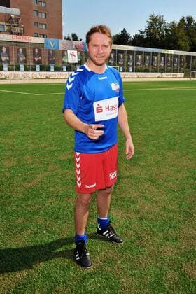 Johannes Oerding. Benefiz-Fußballspiel KICKEN MIT HERZ, das Duell Promis gegen Ärzte für den guten Zweck im Stadion Hoheluft (SC Victoria Hamburg). Hamburg, 25.08.2019 Bitte Bildunterschrift : IMAGO Michael Wigglesworth