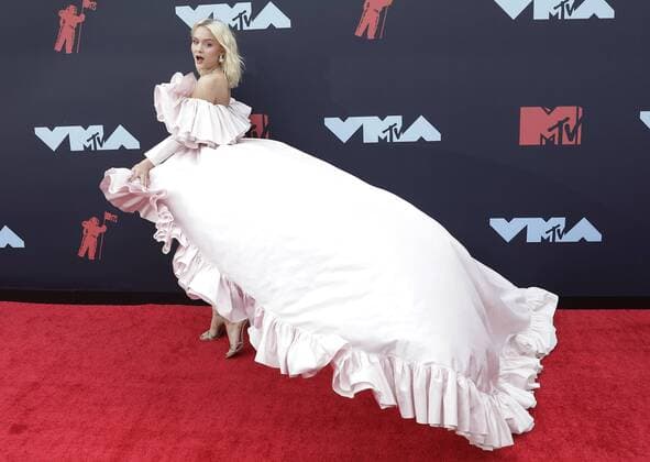 Sara Larsson arrives on the red carpet at the 36th annual MTV Video Music Awards at the Prudential Center in Newark, NJ on Monday, August 26, 2019.  NJP20190826107 JOHNxANGELILLO