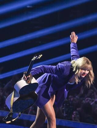 Entertainment Bilder des Tages NEWARK, NJ - AUG 26: Taylor Swift performs during the 2019 MTV Video Music Awards at Prudential Center on August 26, 2019 in Newark, New Jersey. Photo: imageSPACE MediaPunch Copyright: ximageSPACEx