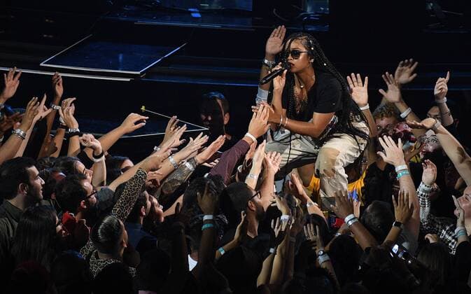 NEWARK, NEW JERSEY - AUGUST 26: h.e.r. performs during the 2019 MTV Video Music Awards at Prudential Center on August 26, 2019 in Newark, New Jersey. Photo: imageSPACE MediaPunch Copyright: ximageSPACEx