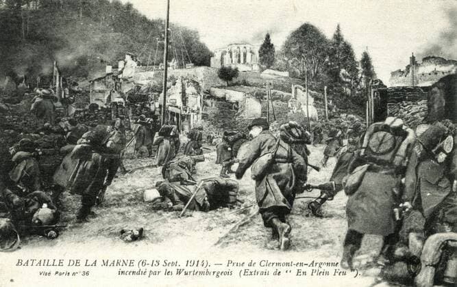 The First Battle of the Marne, 1914 Postcard representing the taking of Clermont en Argonne during the First Battle of the Marne in September 1914. Copyright: xPhoto12 CollectionxBernardxCrochetx CRO18A00_048