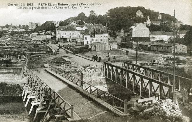 Ruins of the city of Rethel Postcard representing the ruins of the city of Rethel (Ardennes) after the WWI bombings: the temporary bridges on the Aisne river to the rue Colbert. 1918 Copyright: xPhoto12 CollectionxBernardxCrochetx CRO18A00_087