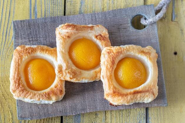  Puff pastry with canned peaches  Copyright: xAlex9500x Panthermedia26892529