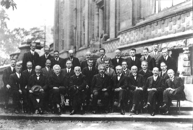 5th International Scientific Congress of Solvay (1927) 5th International Scientific Congress of Solvay L to r, 3rd row: A.Piccard, E.Henriot, P.Ehrenfest, E.Herzen, T.de Donder,T. SchrÃ¶dinger, E.Verschaffelt, W.Pauli,, W.Heisenberg, R.H.Fowler, L.Brillouin; 2nd row: .Debye, M.Knudsen, W.L.Bragg, H.A.Kramers, P.A.MDirac, A.H.Compton, L.deBroglie, M.Born, N.Bohr; 1st row: I.Langmuir, M.Planck, Mrs.Curie, H.A.Lorentz, A. Einstein, P.Langevin, C.E.Guye, C.TR.Wilson, O.W.Richardson. Copyright: xPhoto12 CollectionxBernardxCrochetx CRO01159005