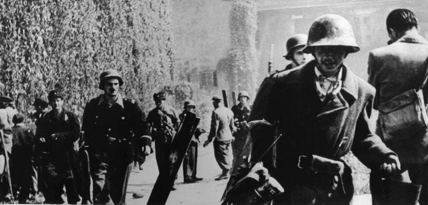 Polish resistance fighters during the uprising of the Warsaw ghetto (1944). Polish resistance fighters during the uprising of the Warsaw ghetto against the Germans (August-September 1944). Copyright: xPhoto12 CollectionxBernardxCrochetx CRO01159056