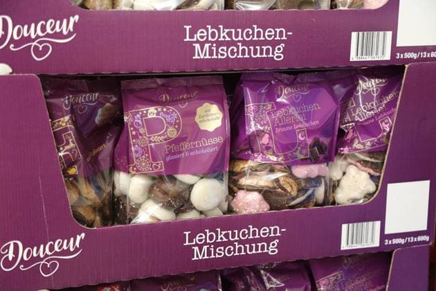 Lebkuchen 29.08.2019 , Erfurt, Lebensmittelmarkt, Supermarkt, es werden bei Aussentemperaturen von 30 Grad bereits Lebkuchen (Firma Douceur) zum Verkauf angeboten *** Gingerbread 29 08 2019 , Erfurt, food market, supermarket, at outside temperatures of 30 degrees already Gingerbread company Douceur are offered for sale