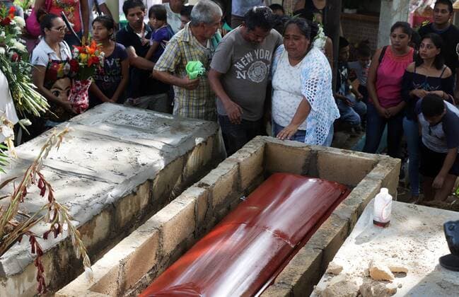 August 29, 2019: EUM20190829SOC11.JPG.COATZACOALCOS, Ver., Violence Violencia-Ataque.- 29 agosto 2019. Aspectos del Panteon Municipal de Coatzacoalcos durante el cortejo funebre de las victimas del ataque armado suscitado en el bar Caballo Blanco, que tuvo lugar el pasado 26 de agosto y por el cual fallecieron por lo menos 29 personas. Foto: Agencia EL UNIVERSAL AFBV.  - ZUMAu78_ 20190829_zaf_u78_055 Copyright: xOmarcontrerasx
