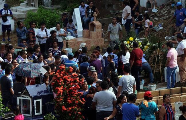 August 29, 2019: EUM20190829SOC14.JPG.COATZACOALCOS, Ver., Violence Violencia-Ataque.- 29 agosto 2019. Aspectos del Panteon Municipal de Coatzacoalcos durante el cortejo funebre de las victimas del ataque armado suscitado en el bar Caballo Blanco, que tuvo lugar el pasado 26 de agosto y por el cual fallecieron por lo menos 29 personas. Foto: Agencia EL UNIVERSAL AFBV  - ZUMAu78_ 20190829_zaf_u78_058 Copyright: xOmarcontrerasx